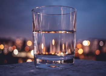 glass, blurred background, water